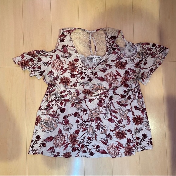 Lot of 2 Macys cold shoulder tops - Picture 2 of 6